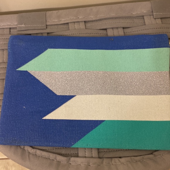 KNITSS Colorful Rain Clutch - Picture 9 of 9